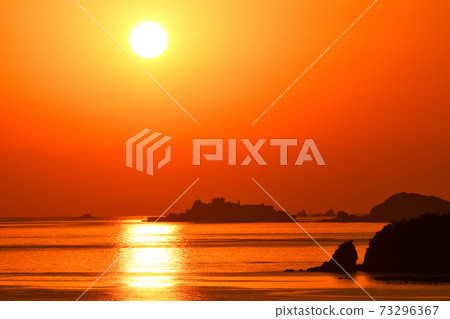 Evening view of warship island 73296367