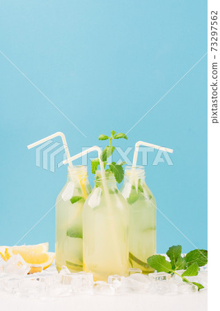 Homemade lemonade with fresh lemon and mint Homemade lemonade with fresh lemon and mint 73297562