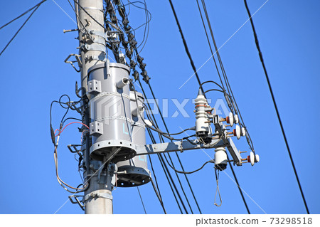 電線桿和電氣設備 電線桿和電氣設備 73298518