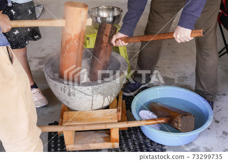 Mochi with family Mochi with family 73299735