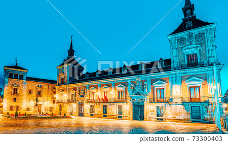Square of Villa (Plaza de la Villa)- home to Casa de la Villa, t 73300403