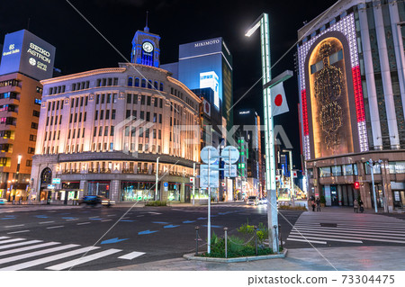 << Tokyo >> Ginza, a self-restraint mood where people disappear 73304475