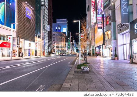 << Tokyo >> Ginza, a self-restraint mood where people disappear << Tokyo >> Ginza, a self-restraint mood where people disappear 73304488