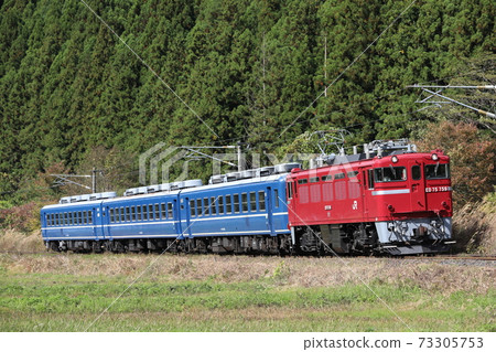ED75 759 Senzan Line Autumn Leaves Test Run (2020/10/24) ED75 759 Senzan Line Autumn Leaves Test Run (2020/10/24) 73305753