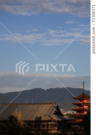宮島的五層寶塔和千疊閣 宮島的五層寶塔和千疊閣 73306371