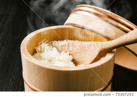 Rice cooked in a snack 73307291