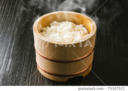 Rice cooked in a snack 73307311