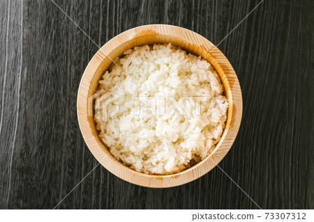 Rice cooked in a snack 73307312