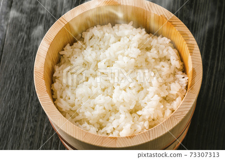 Rice cooked in a snack 73307313