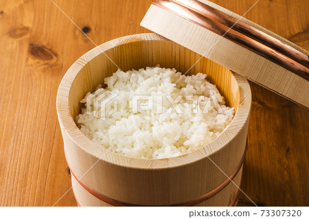 Rice cooked in a snack 73307320