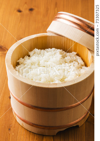 Rice cooked in a snack 73307325