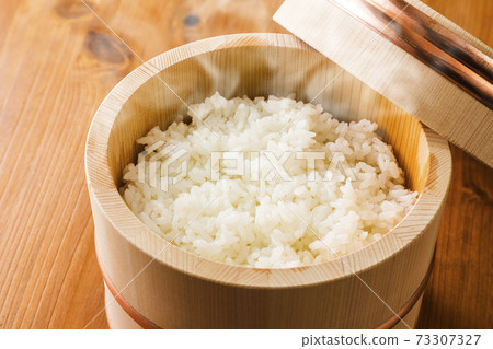 Rice cooked in a snack 73307327