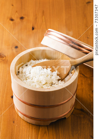 Rice cooked in a snack 73307347