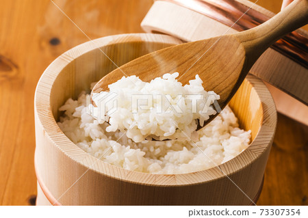 Rice cooked in a snack 73307354