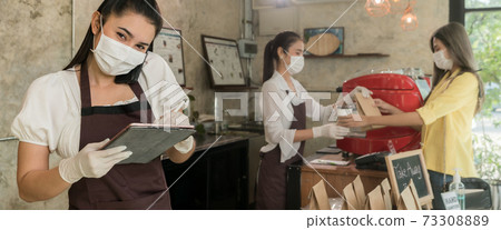 Panorama Waitress with face mask take order for curbside pick up and takeout. Panorama Waitress with face mask take order for curbside pick up and takeout. 73308889