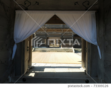The tower gate seen from the eight-legged gate of Izumo Taisha 73309126