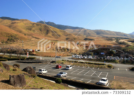 A view of Tawarayama from Yogaike Park, a sightseeing spot in Minamiaso 73309132