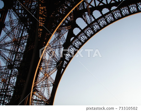 Eiffel Tower 73310502