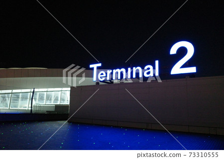 羽田機場2號航站樓在夜空中閃耀的光芒 羽田機場2號航站樓在夜空中閃耀的光芒 73310555
