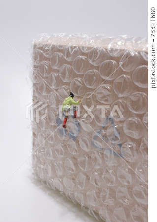 a mini Climbers are climbing box. Image use for business, industrial and logistic concept. 73311680