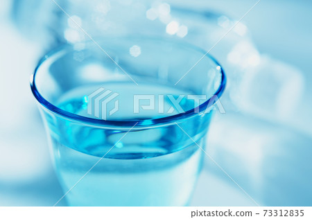 水和礦泉水 水和礦泉水 73312835