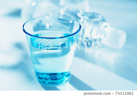 水和礦泉水 水和礦泉水 73312862