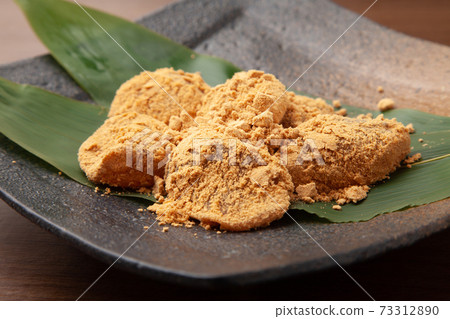 Warabimochi  73312890