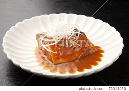 Simmered mackerel with mackerel Simmered mackerel with mackerel 73313050