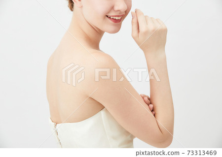 Beauty shot Foreign women 73313469