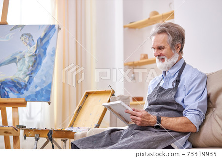happy senior artist sit drawing happy senior artist sit drawing 73319935