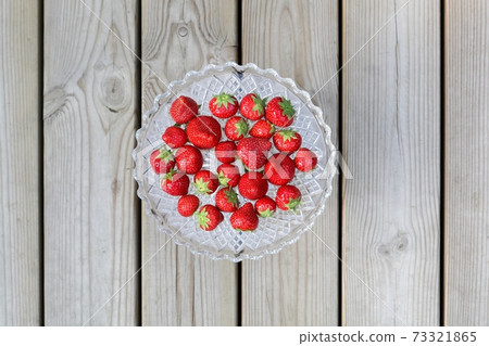 Fresh strawberries in a plate Fresh strawberries in a plate 73321865