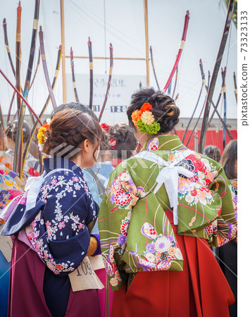 參加在京都Sanjusangendo舉行的大型全國錦標賽（Through Ya）的婦女 73323133