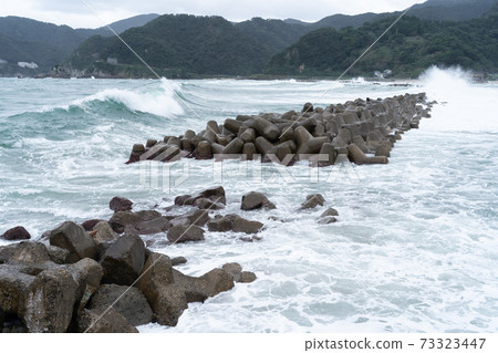 Rough waves of bad weather 73323447