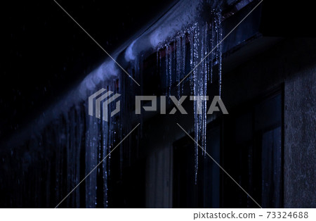 夜晚的冰柱 夜晚的冰柱 73324688
