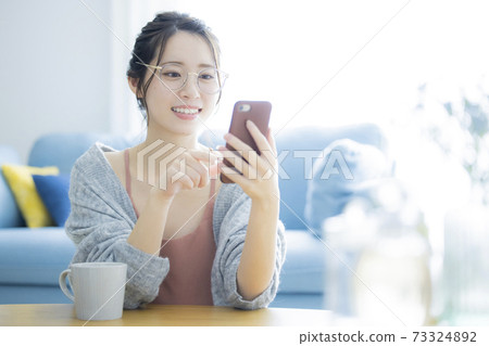 智能手機女 智能手機女 73324892