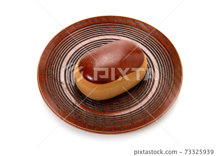 Japanese sweets kuri manju 73325939