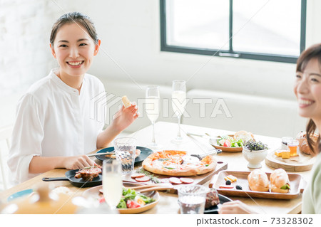 Girls' Unit Home Party 73328302