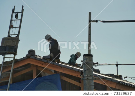Roof construction of new house 73329627