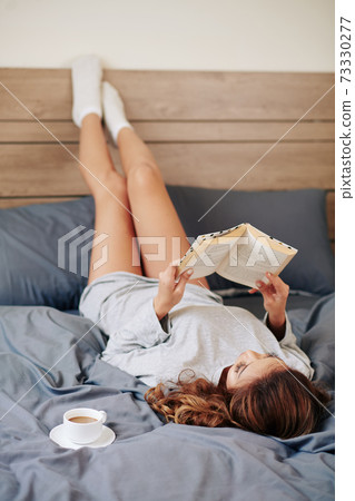 Pretty woman reading book Pretty woman reading book 73330277