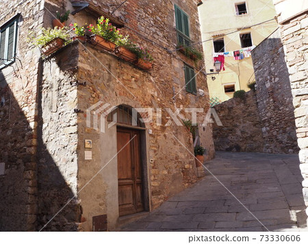 A house on a gentle uphill slope in the old Italian town A house on a gentle uphill slope in the old Italian town 73330606
