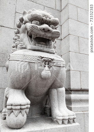 Traditional white Chinese lion statue Traditional white Chinese lion statue 73332383