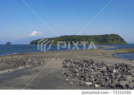 Chiringashima in Kagoshima Prefecture. (Low tide) Chiringashima in Kagoshima Prefecture. (Low tide) 73332598