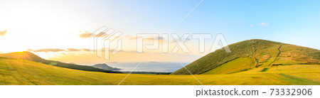 Onidake sunrise Goto archipelago Fukuejima panorama [Goto City, Nagasaki Prefecture] 73332906