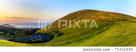 Onidake sunrise Goto archipelago Fukuejima panorama [Goto City, Nagasaki Prefecture] 73332930