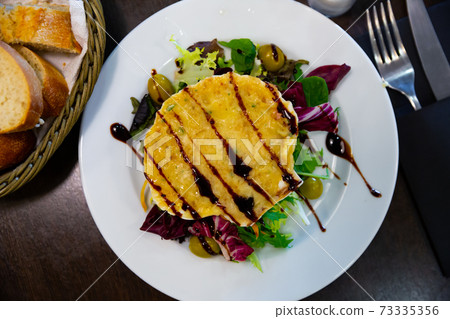 Breton scallop 73335356