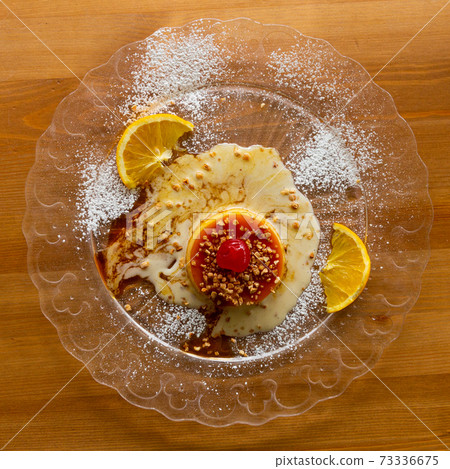 Tocino de cielo - dessert based on egg yolk 73336675
