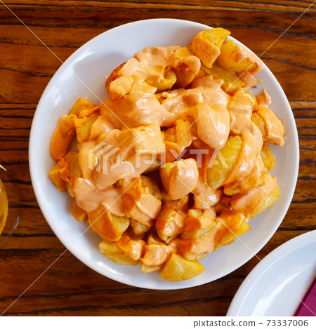 Spicy fried potatoes Patatas bravas with sauces 73337006