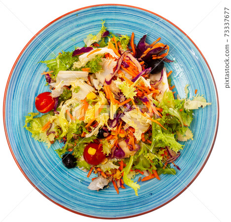 Salad with lettuce, tomato, corn and olives Salad with lettuce, tomato, corn and olives 73337677