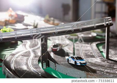 Electric slot cars on the toy race track reader to play Electric slot cars on the toy race track reader to play 73338611