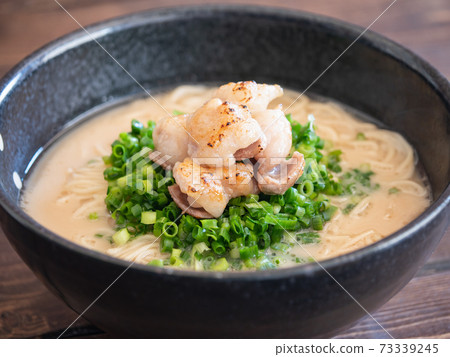 Pork bone ramen topped with green onions and beef offal. 73339245